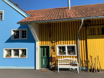 Gästehaus mit eigenem Eingang: Küche/Schlafzimmer im blauen Teil, Bad im gelben
