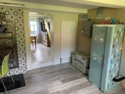 Blick von Küche ins Wohnzimmer