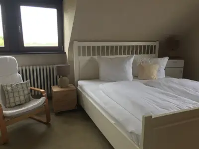Schlafzimmer 1 mit Doppelbett