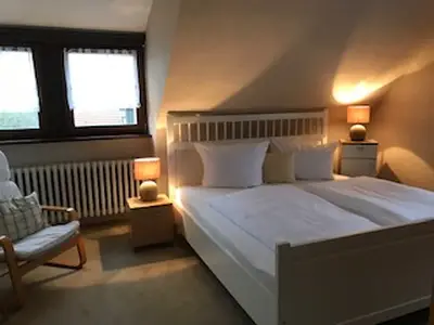 Schlafzimmer 1 mit Doppelbett