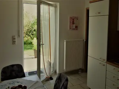 Küche mit Zugang zur Terrasse