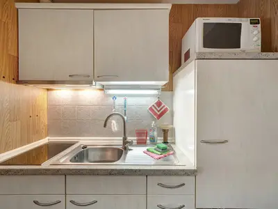 KITCHEN, INSIDE