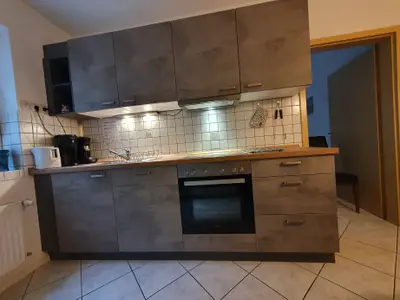 Küche - Küchenzeile mt Herd, Backofen, Spülmaschine - rechte Seite