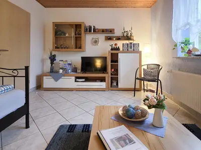 Wohnzimmer - Blick auf den Schrank