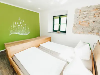 schlafzimmer-müllner-hof-blumenwiese