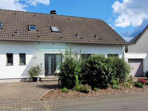 3808128-Ferienwohnung-6-Schweich-300x225-0