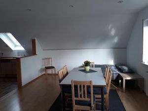 3808128-Ferienwohnung-6-Schweich-300x225-5