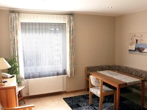 22043525-Ferienwohnung-3-Schweich-300x225-4