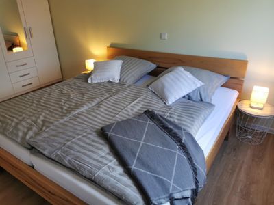 Schlafzimmer mit Doppelbett