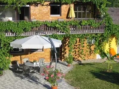 Blick auf unsere Ferienwohnung mit Balkon
