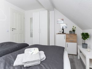 23185579-Ferienwohnung-3-Schweindorf-300x225-1