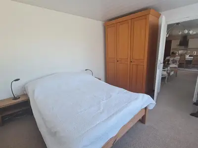 Schlafzimmer mit Doppelbett