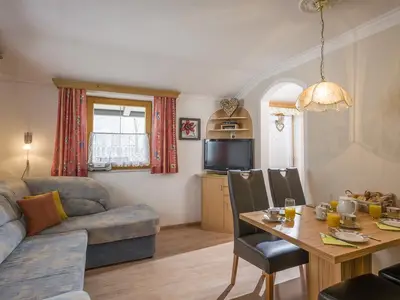 Wohnzimmer mit Essecke