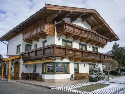 Haus Winter außen 1