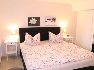 23296558-Ferienwohnung-6-Schwienkuhl-300x225-0