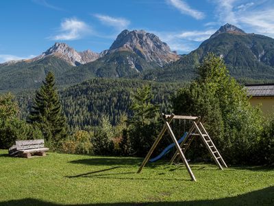 Garten mit Aussicht auf die Engadiner Dolomiten