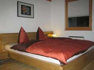Schlafzimmer mit Doppelbett 180cm