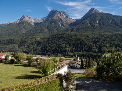 Die Aussicht vom Balkon auf die Engadiner Dolomiten