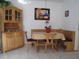 18369235-Ferienwohnung-4-Scuol-300x225-4