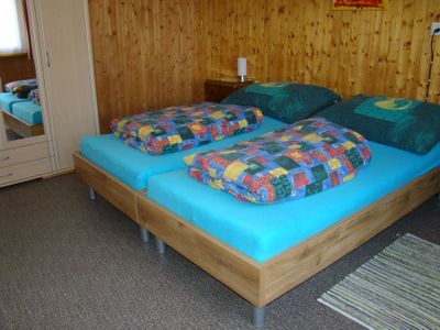 Schlafzimmer mit Doppelbett