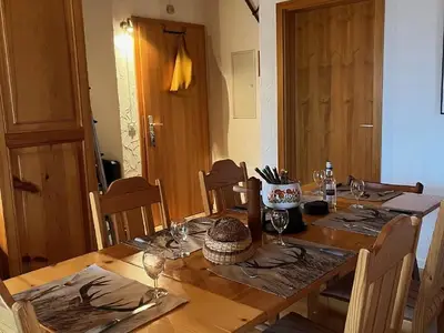 Tisch zum ausziehen für max 6 Personen 