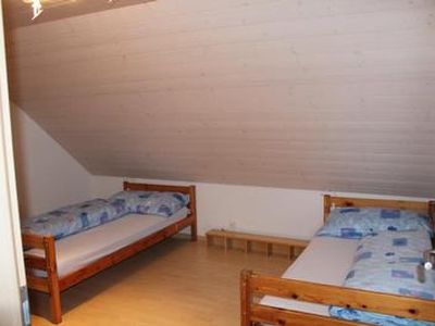 Schlafzimmer mit zwei Einzelbetten (3)