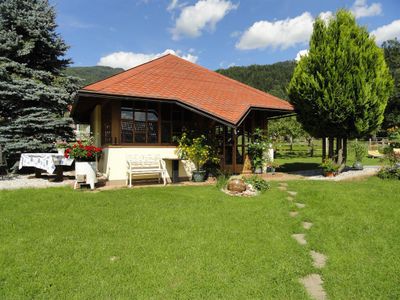 Gartenhaus mit Liegewiese