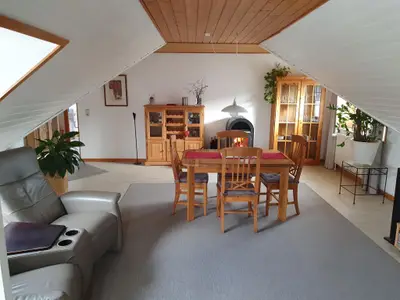 Wohnzimmer - vom Lesezimmer aus gesehen