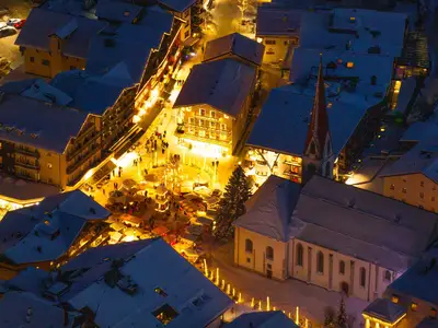 Drohnenaufnahme Seefeld bei Dämmerung im Winter_We