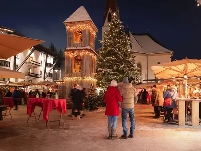 Weihnachtsmarkt Seefeld_Langzeitaufnahme_Paar blic