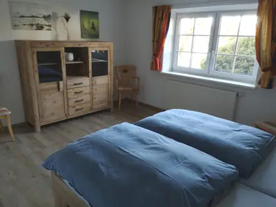 Schlafzimmer mit Doppelbett