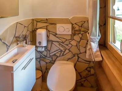 WC und Waschbecken