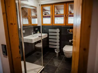Bad mit WC und Dusche