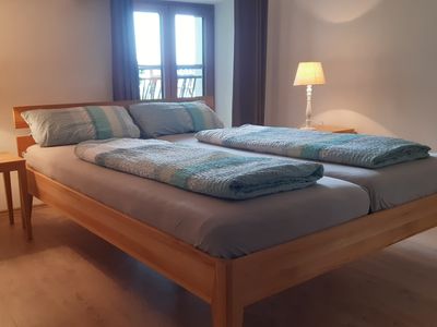 Schlafzimmer mit Seeblick