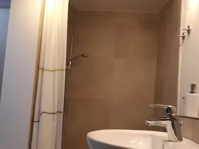 Bodengleiche sehr geräumige Dusche