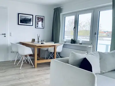 Gemütlicher Esstisch