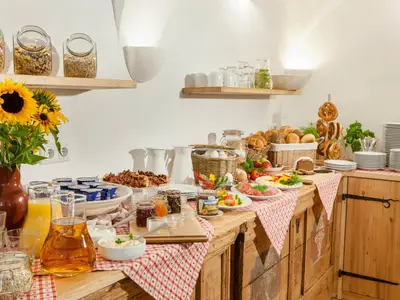 Frühstücksbuffet am Hof
