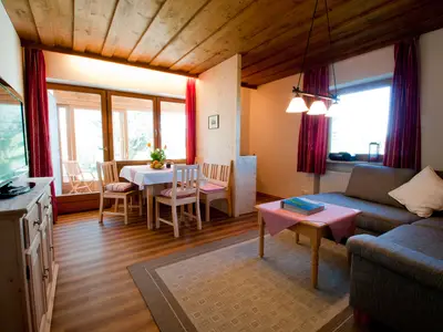 Wohn- und Essbereich mit Wintergarten