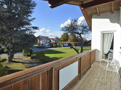 Balkon mit Blick in den Garten