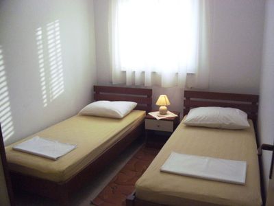 Ein Schlafzimmer mit zwei Betten