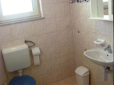 Das Badezimmer ca. 4m2 mit der Dusche.