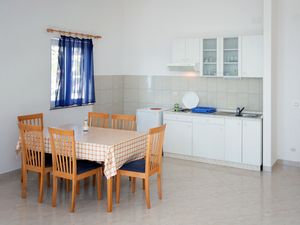 18322573-Ferienwohnung-4-Seget Donji-300x225-2