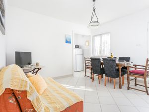 18323615-Ferienwohnung-5-Seget Donji-300x225-1