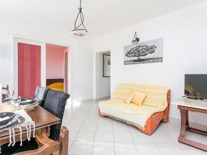 18323615-Ferienwohnung-5-Seget Donji-300x225-2