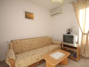 18322302-Ferienwohnung-5-Seget Donji-300x225-1