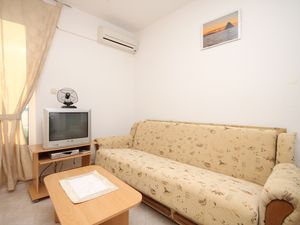 18323134-Ferienwohnung-5-Seget Donji-300x225-1