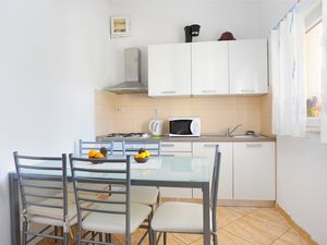 22331175-Ferienwohnung-6-Seget Donji-300x225-5