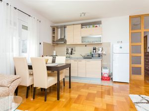 23669716-Ferienwohnung-4-Seget Donji-300x225-5