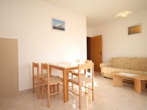 23930365-Ferienwohnung-5-Seget Donji-300x225-2