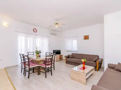 Ferienwohnung für 8 Personen (150 m²) in Seget Donji 8/10